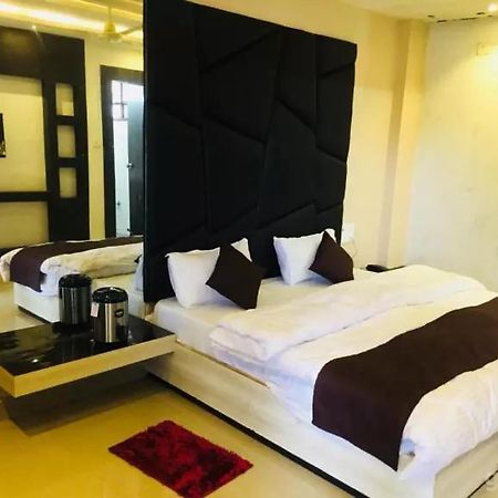 Hotel Khalsa -Lake View Pachmarhi ภายนอก รูปภาพ
